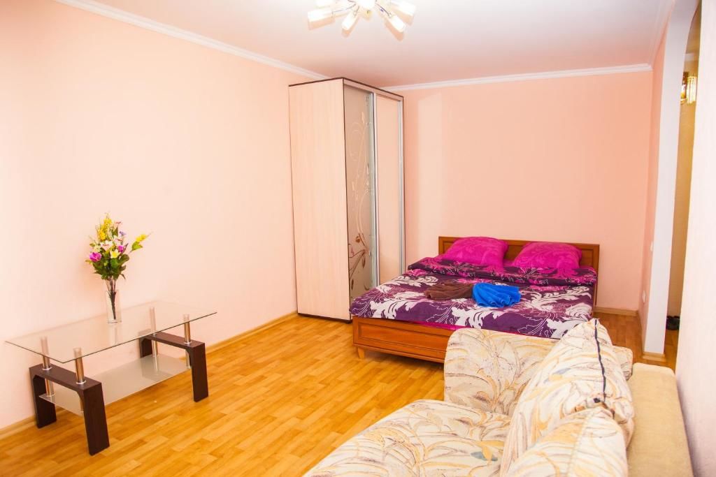 Апартаменты Semi-luxury Apt on Nezalezhnoi Ukrаiny 63 near Intourist Hotel Запорожье