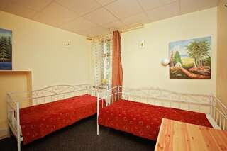 Отели типа «постель и завтрак» Sleep in BnB Вильнюс Двухместный номер с 2 отдельными кроватями и ванной комнатой-2