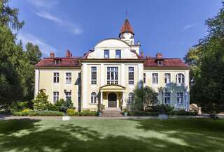 Виллы Hotel Pałac Nieznanice Nieznanice