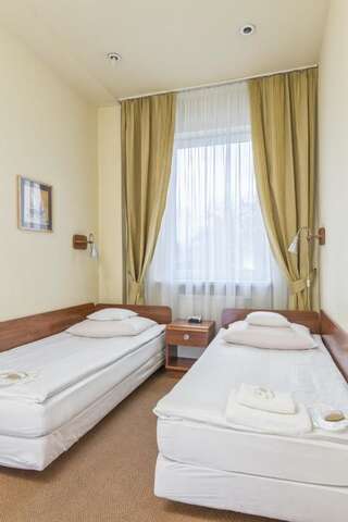 Отель Hotel Colibra Варшава Двухместный номер с 2 отдельными кроватями-3