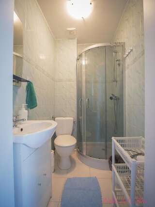 Проживание в семье Villa del Mar Леба Трехместный номер с собственной ванной комнатой-1
