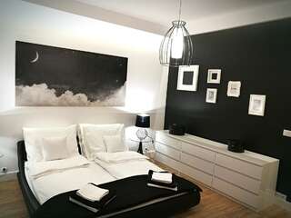 Апартаменты Black&White Apartment- Wierzbowa 5 Познань