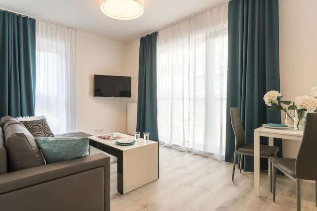 Апарт-отели Deluxe Apartments by The Railway Station Вроцлав-6