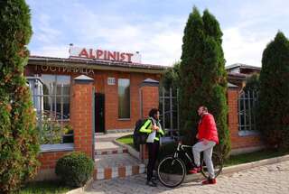 Отель Alpinist Hotel Бишкек