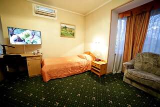 Отель Silk Road Lodge Бишкек Улучшенный двухместный номер с 2 отдельными кроватями-1