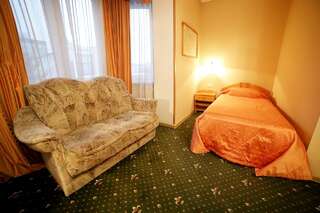 Отель Silk Road Lodge Бишкек Улучшенный двухместный номер с 2 отдельными кроватями-2