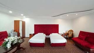 Отель Grand Hotel Бишкек Улучшенный двухместный номер с 1 кроватью или 2 отдельными кроватями-3