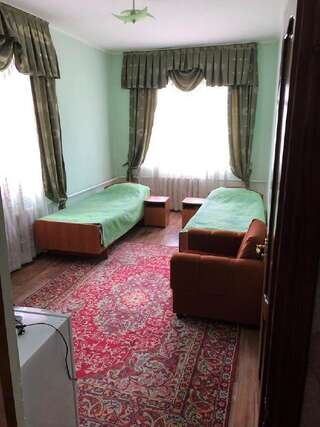 Гостевой дом Guest house Visit Чолпон-Ата Просторный двухместный номер с 2 отдельными кроватями-3
