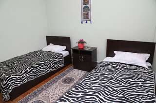 Хостелы Joloochu Ош Кровать в общем номере с 2 кроватями-2