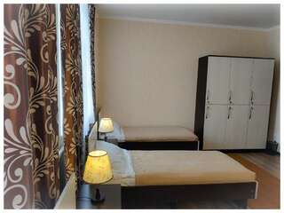 Гостевой дом TwinHouse Karakol Каракол Односпальная кровать в общем номере-7