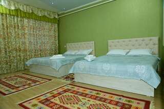 Отели типа «постель и завтрак» Astoria B&B Ош Номер с кроватью размера «queen-size» и общей ванной комнатой-3