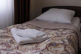 Хостелы Snow Leopard Hostel Каракол Двухместный номер с 1 кроватью или 2 отдельными кроватями и ванной комнатой-5