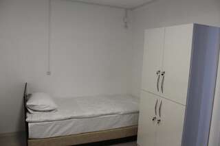 Хостелы Park Hostel Osh Ош Кровать в общем 4-местном номере для мужчин и женщин-2
