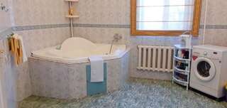 Гостевой дом Хостел Особнячок Бишкек Двухместный номер с 2 отдельными кроватями и общей ванной комнатой-1