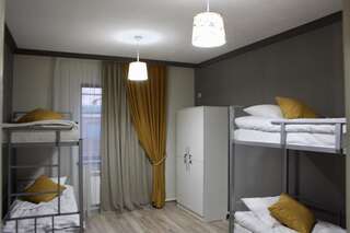 Хостелы Snow Leo Hostel Бишкек Кровать в общем номере для женщин с 4 кроватями-5
