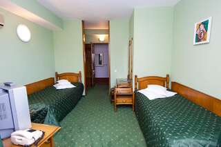 Отель Hotel Onix Клуж-Напока Стандартный двухместный номер с 2 отдельными кроватями-5