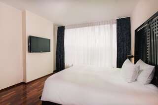 Отель DoubleTree by Hilton Hotel Cluj - City Plaza Клуж-Напока Номер с кроватью размера «king-size»-7