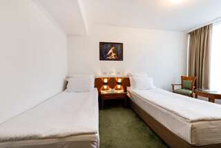 Отель Hotel Duke Romana Бухарест Двухместный номер эконом-класса с 2 отдельными кроватями-10