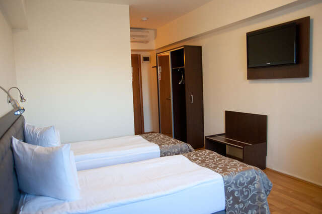 Отель Hotel Phoenix Арад-12