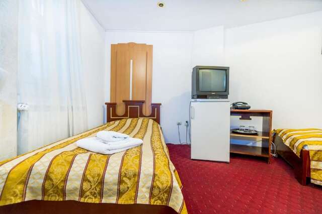 Отель Hotel Carpati Imparatul Romanilor Бухарест-35