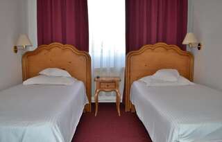 Отель Hotel Meteor Cluj Клуж-Напока Двухместный номер с 2 отдельными кроватями-12