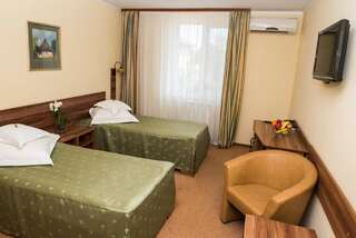 Отель Hotel Lyra Орадя Двухместный номер с 1 кроватью или 2 отдельными кроватями-2