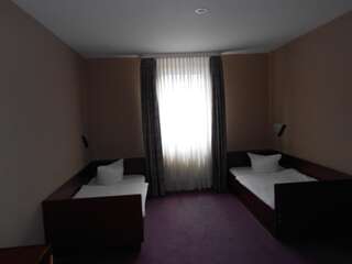 Отель Hotel Lan Орадя Двухместный номер с 1 кроватью или 2 отдельными кроватями-4