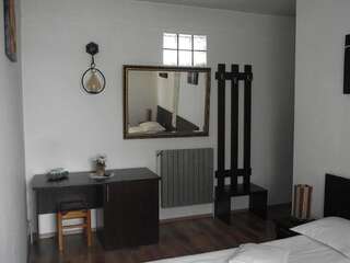 Гостевой дом Pensiunea Pedro Клуж-Напока Двухместный номер с 1 кроватью или 2 отдельными кроватями-5
