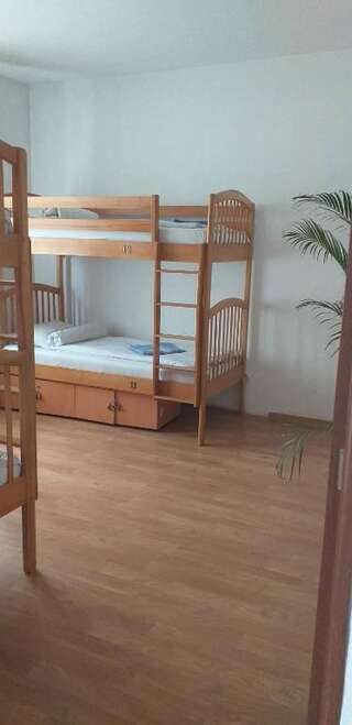 Хостелы Hostel Andrei Яссы Кровать в общем 4-местном номере для мужчин и женщин-9