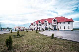 Отель The Frontier Hotel Siret