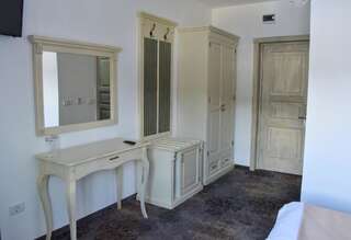 Отель Vila Seva Ватра-Дорней Двухместный номер с 1 кроватью и собственной ванной комнатой-10