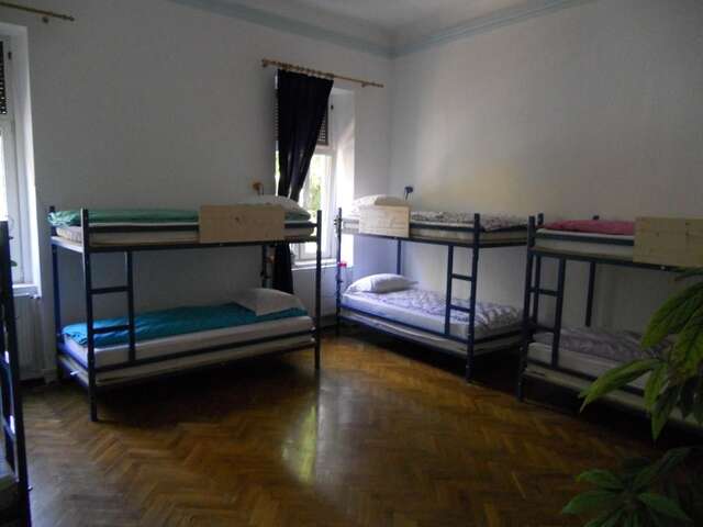 Хостелы Traveling Ladybug Hostel Орадя-35