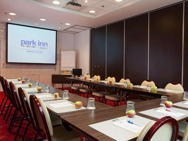 Отель Park Inn by Radisson Meriton Conference & Spa Hotel Tallinn Таллин-37