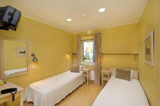 Отель Kongo Hotel Хаапсалу Двухместный номер с 1 кроватью или 2 отдельными кроватями-8