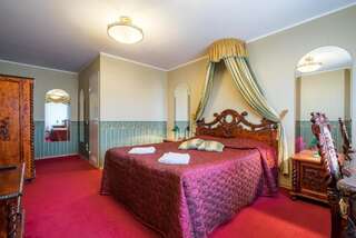 Отель Päeva Villa Хаапсалу Стандартный номер с кроватью размера "queen-size"-1