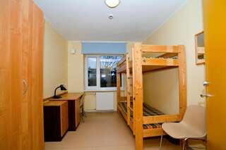 Хостелы Mardi Hostel Курессааре Двухместный номер с 2 отдельными кроватями и общей ванной комнатой-5