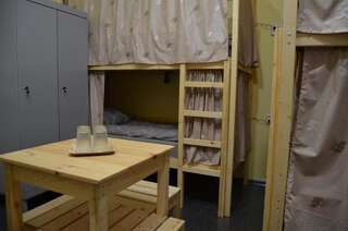 Хостелы Kaera Hostel Таллин Спальное место на двухъярусной кровати в общем номере для мужчин-5