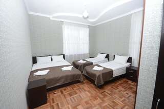 Гостевой дом Olimpo Guest House Ахалцихе Cемейный номер с собственной ванной комнатой-2