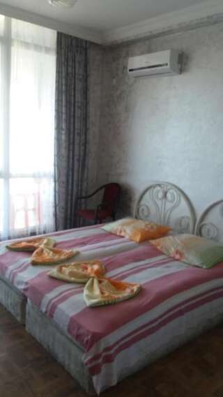 Отели типа «постель и завтрак» Merab House Батуми Большой двухместный номер с 1 кроватью или 2 отдельными кроватями-5