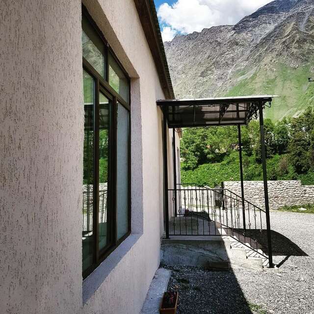 Отель Cozy Hotel in Kazbegi Степанцминда-18