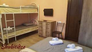 Отели типа «постель и завтрак» Hotel Shubitidze Бакуриани Четырехместный номер-2
