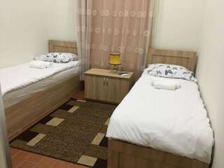 Отель SANTA LUCIA Кутаиси Двухместный с 1 кроватью или 2 отдельными кроватями и душем-2