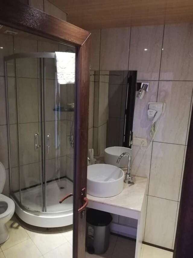 Отель Lux Apartment in The Mgzavrebi Hotel Гонио-15