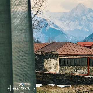 Гостевой дом Belmonte Kazbegi Степанцминда Номер с кроватью размера "king-size" и видом на сад-4