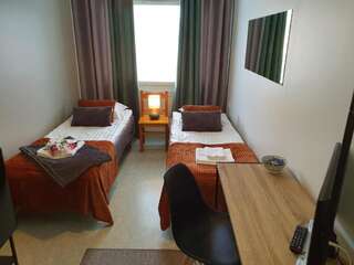 Отель Hotel Kuusanka Куусамо Двухместный номер с 2 отдельными кроватями и ванной комнатой-29