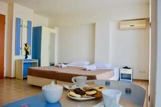 Апарт-отели Апарт Отель Рейнбол Солнечный Берег Двухместный номер с 1 кроватью или 2 отдельными кроватями-6