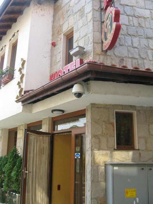 Отель Family Hotel Silvestar Велико-Тырново-37