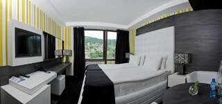 Отель Grand Hotel Shumen Шумен Представительский двухместный номер с 1 кроватью и балконом-3
