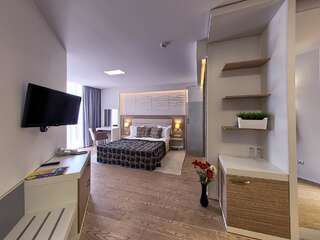 Отель Luna Hotel - Balneo & Spa Золотые Пески Семейный номер с балконом и видом на море-6