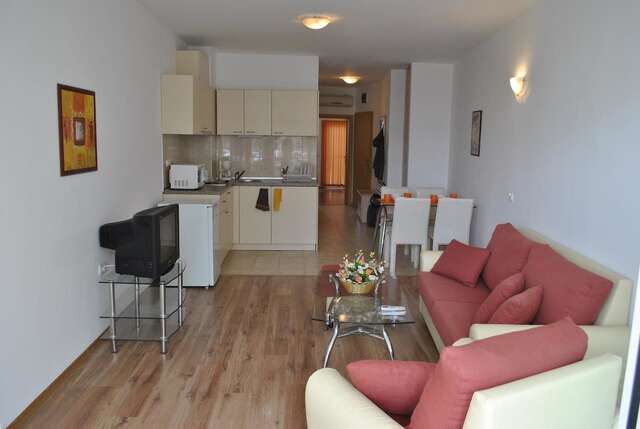 Апарт-отели Julia Family Apartments Солнечный Берег-7